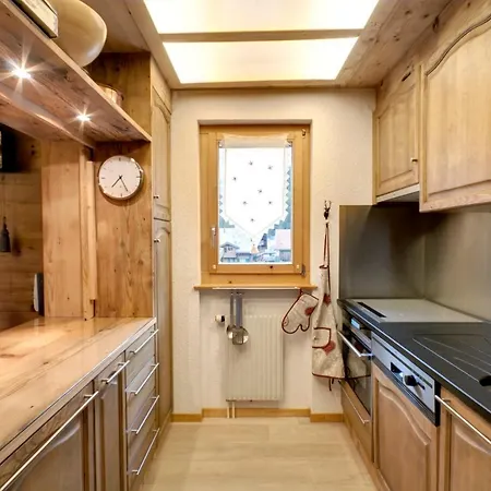 Beautiful And Luxurious Chalet In Champery, Portes Du Soleil, Swiss Alps. Peaceful Location With Stunning Views 샘페리